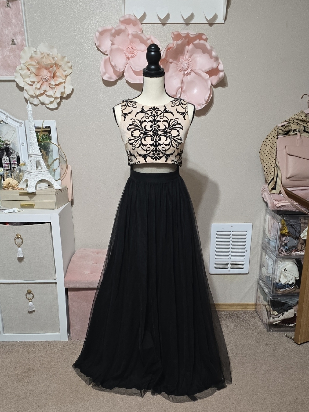 Betsy & Adam Black Tulle Embroidered Gown Dress Size 6